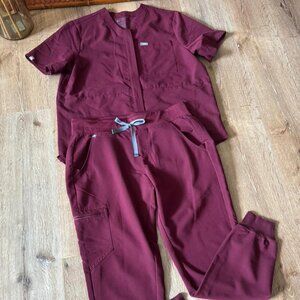 Figs Burgundy Full Zip Short Sleeve & Jogger Scrub‎ Set Size M